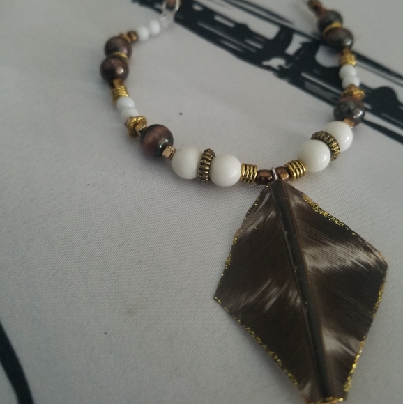 Turkey feather necklace - Picture 1 of 3